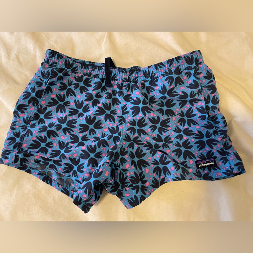Patagonia Baggies - youth XL / fits like adult XS